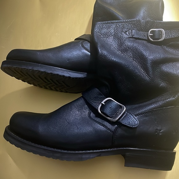 Frye - Picture 2 of 15